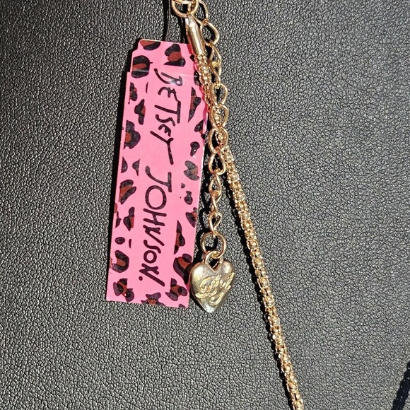 BETSEY JOHNSON LUCKY FOUR LEAF CLOVER CRYSTAL INLAY CHARM DANGLE NECKLACE - Picture 4 of 4